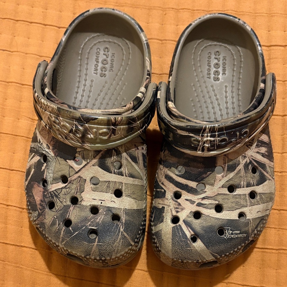 CROCS Kids Realtree Camo Water Clogs - Brown & Green